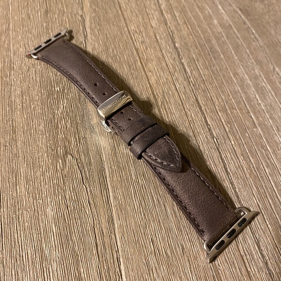 LONGVADON | Classic Series Apple Watch Band in Shark Gray - Picture 4 of 7